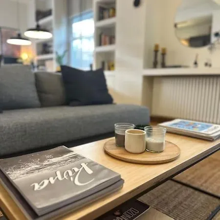 Athenian Coastal Urban Living Apartament *